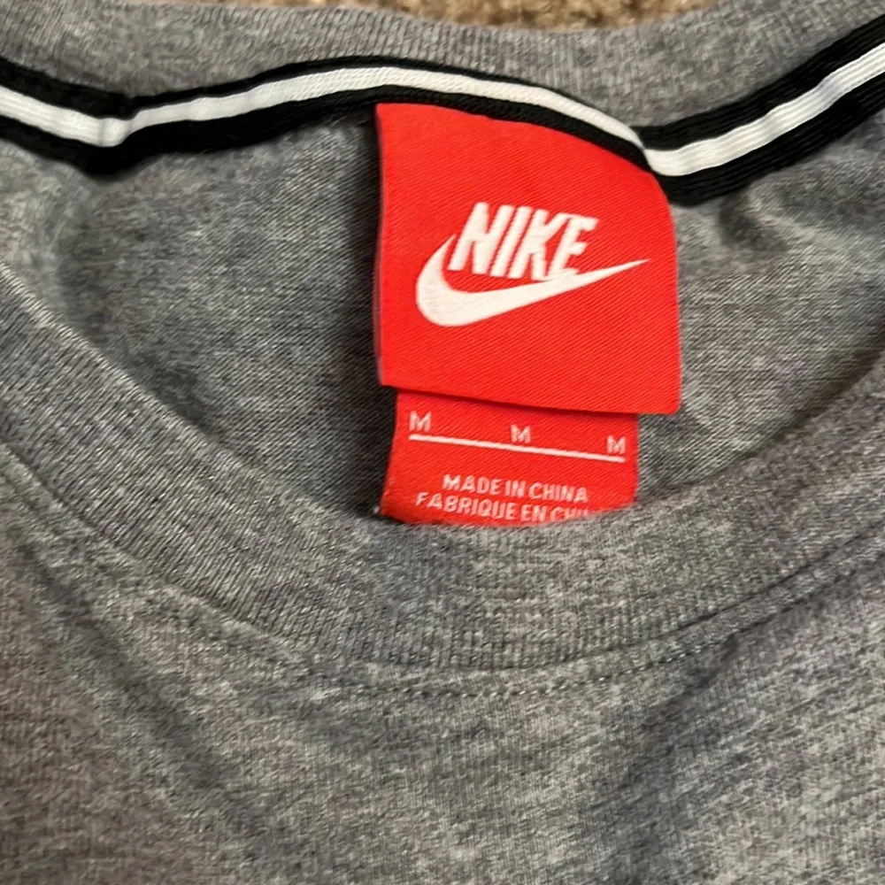 Nike, grey, baseball style 3/4 quarter sleeves - Picture 3 of 4